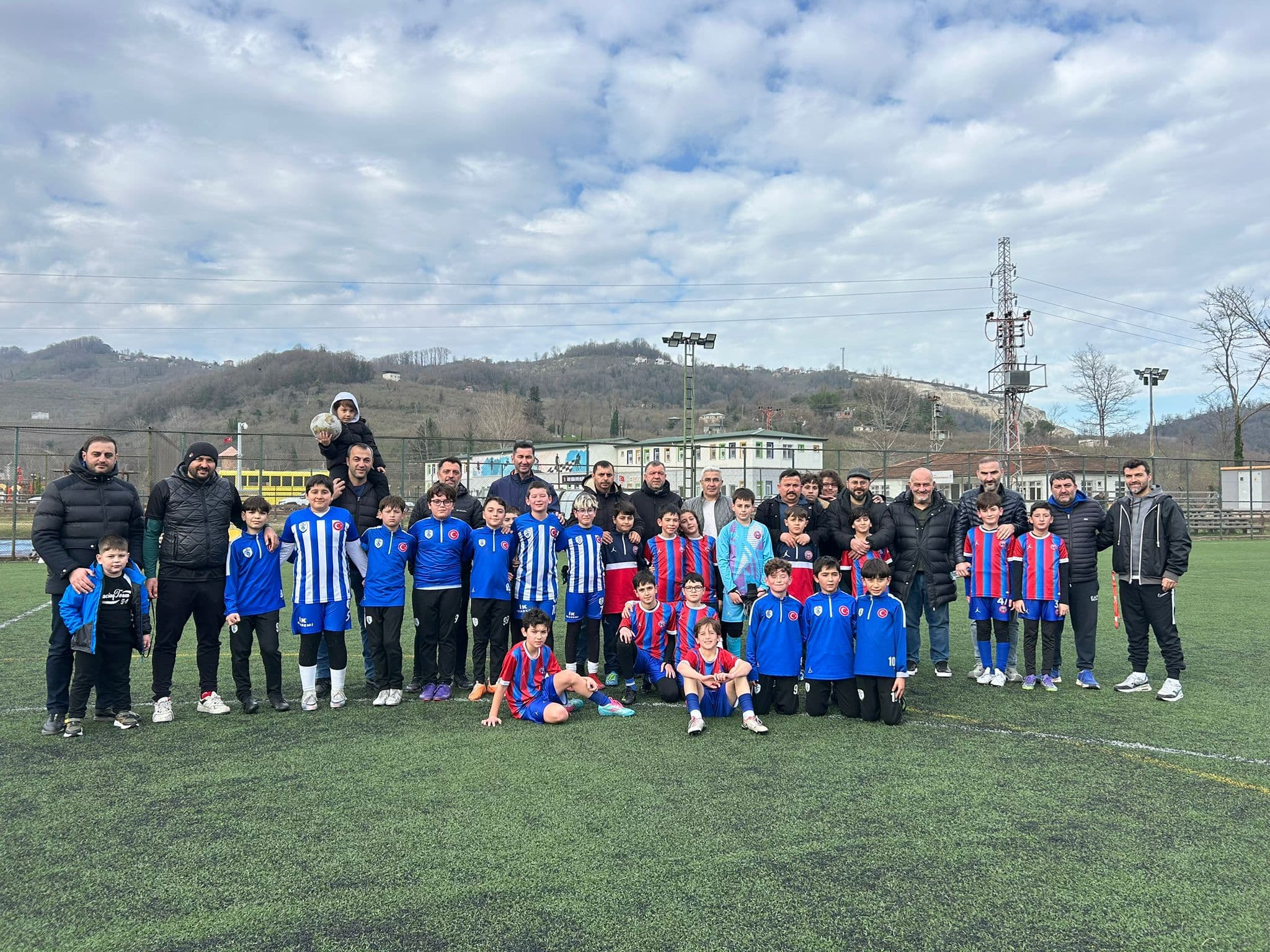 Sahada Yeni Bir Soluk: Ünye İdman Yurdu ve IK Akademi’den Futbol Şöleni! - Görsel 4