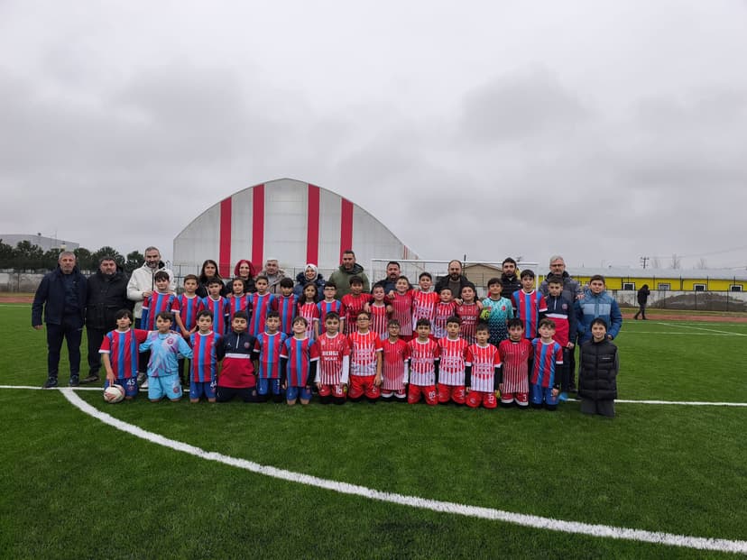 Geleceğin Yıldızları Terme’de Sahne Aldı: Ünye İdmanyurdu’ndan Futbol Ziyafeti!