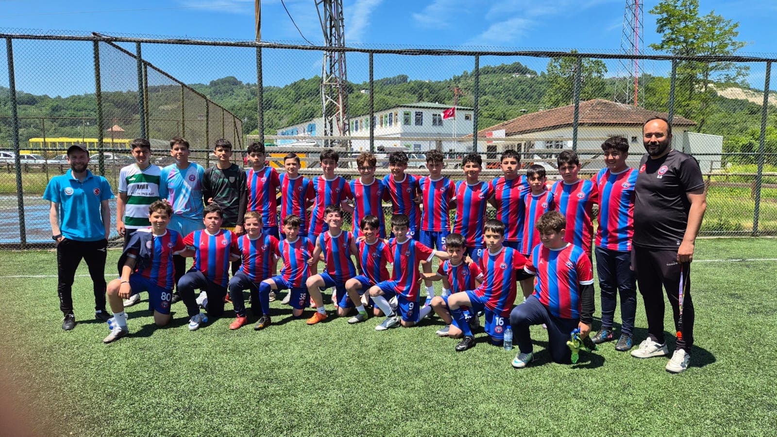 Ünye İdmanyurdu Spor Kulübü: Sahada Disiplin ve Futbol Heyecanı!