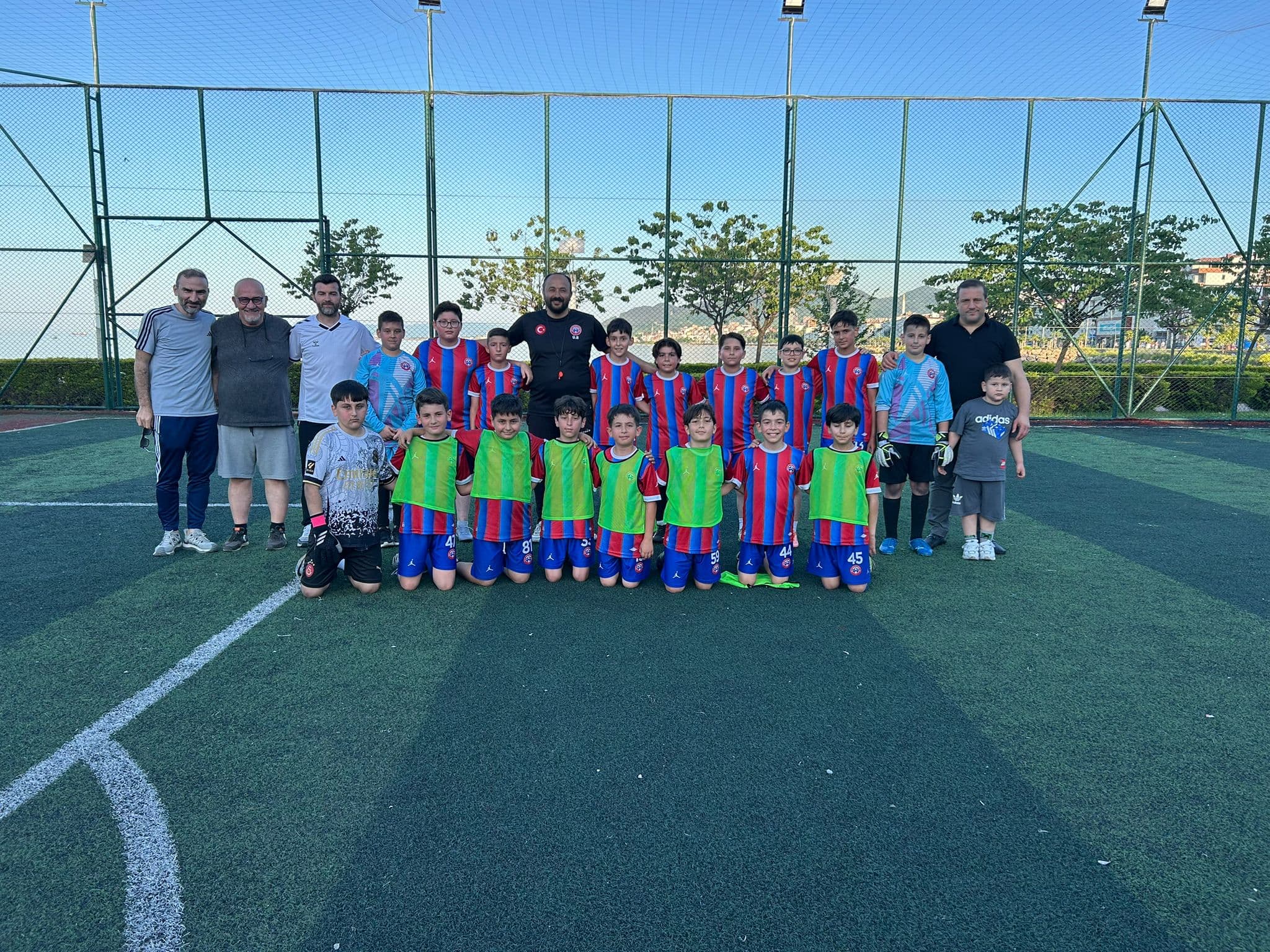 Ünye İdmanyurdu Spor Kulübü: Sahada Disiplin ve Futbol Heyecanı! - Görsel 2