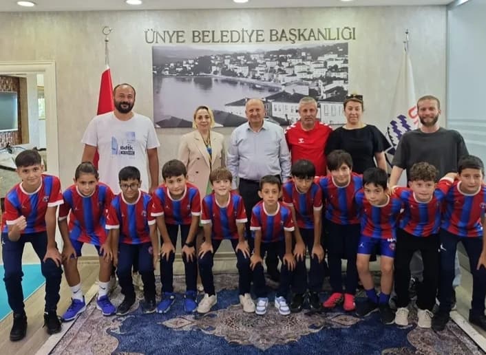 Ünye İdman Yurdu Spor Kulübü’nden Başkan Tavlı’ya Nezaket Ziyareti